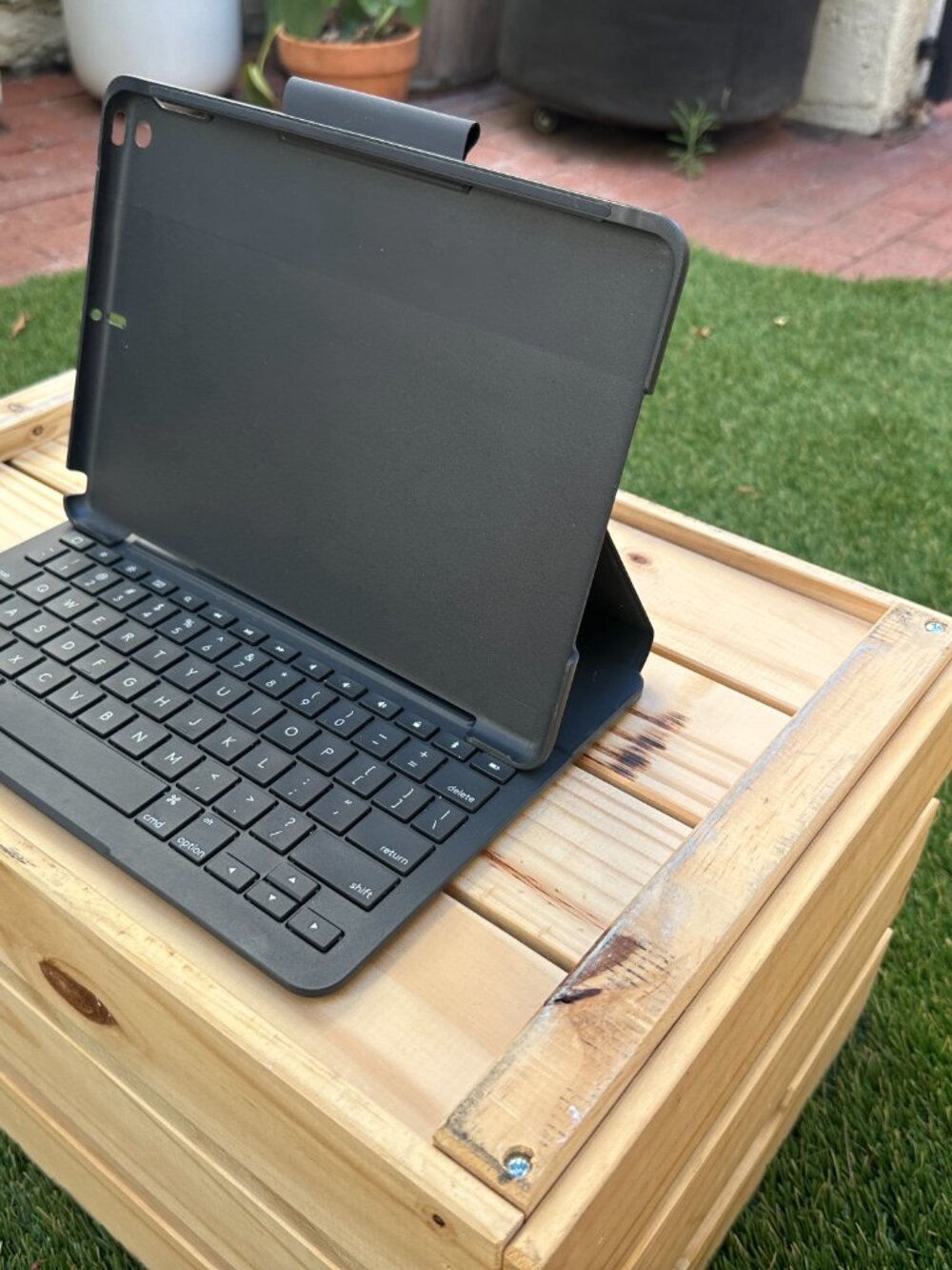 Logitech Combo Touch iPad 7th/8th/9th Gen Keyboard Case - Graphite